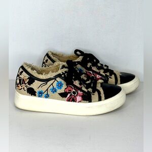 Vaneli Sport Yeela Embroidered Floral Sneakers Fringe Black Leather ToeCap Sz6.5